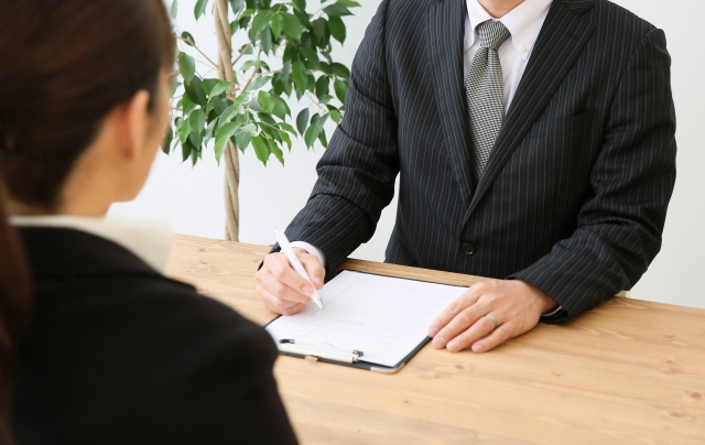 採用担当者必見！新卒採用面接で聞いてはいけない質問と効果的な質問例をご紹介【例題付】
